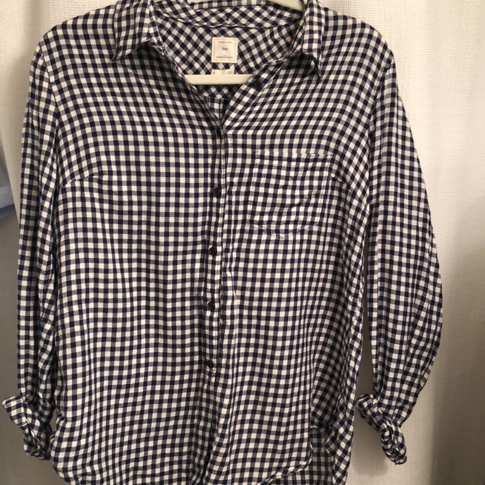 Never worn Gap button down